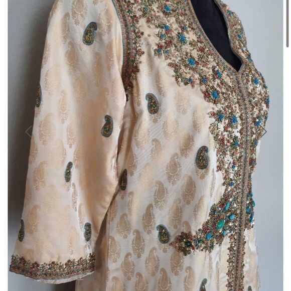 Klimt By Feroz Gandhi Women's Beige Traditional Kurta and Lehenga Skirt, NWOT - Picture 2 of 4